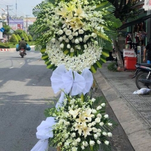 hoa đi đám tang lễ màu trắng