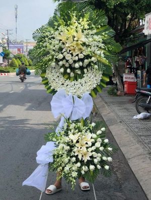hoa đi đám tang lễ màu trắng
