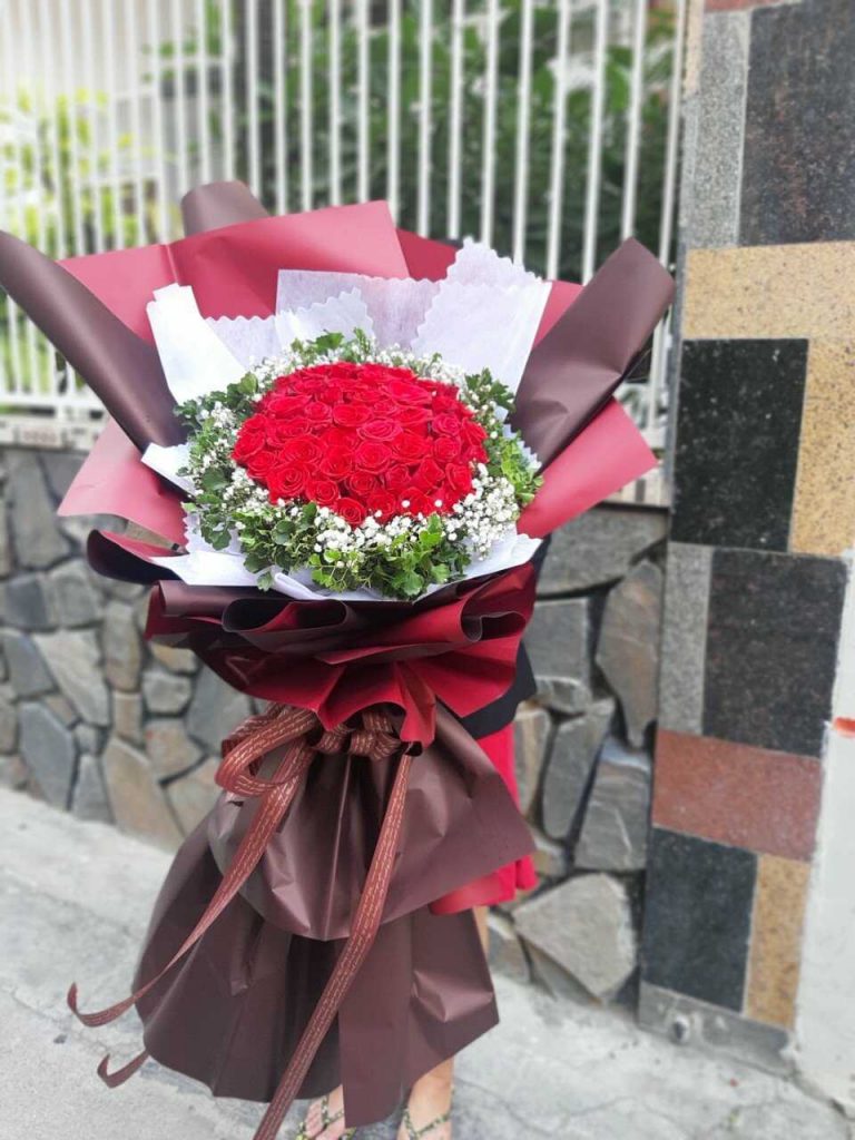 Bó hoa hồng đỏ hiện đại tại cửa hàng hoa tươi huyện Trảng Bom, Đồng Nai