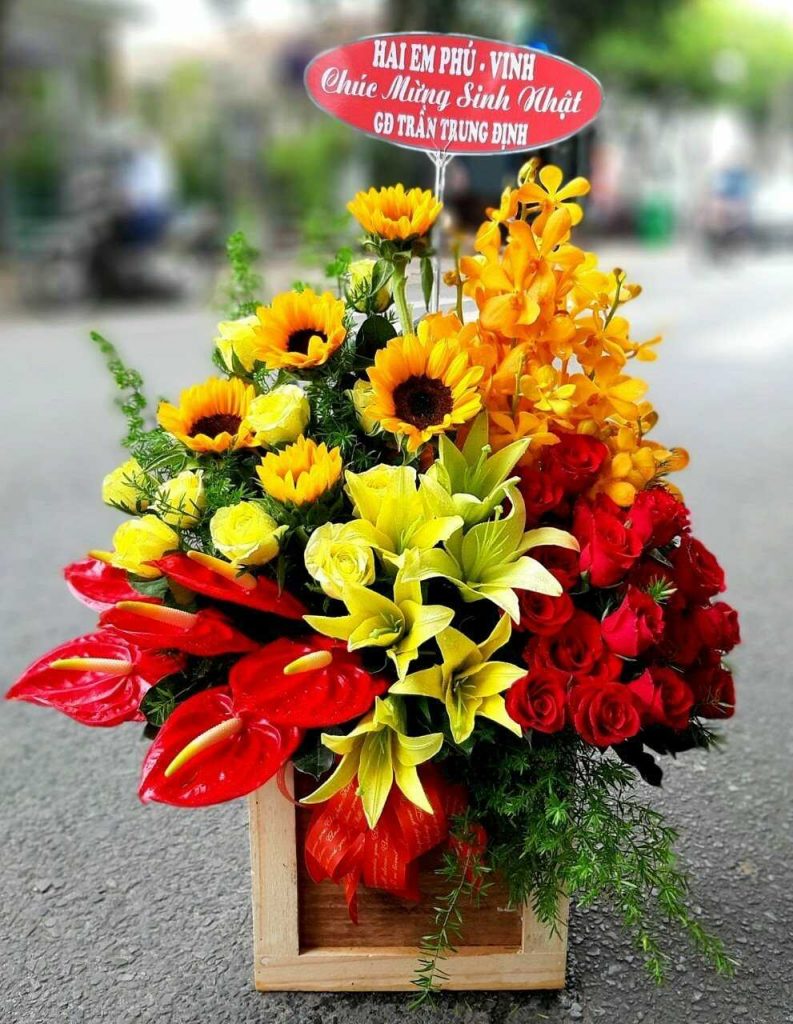 Giỏ hoa chúc mừng sinh nhật tại cửa hàng hoa huyện Trảng Bom