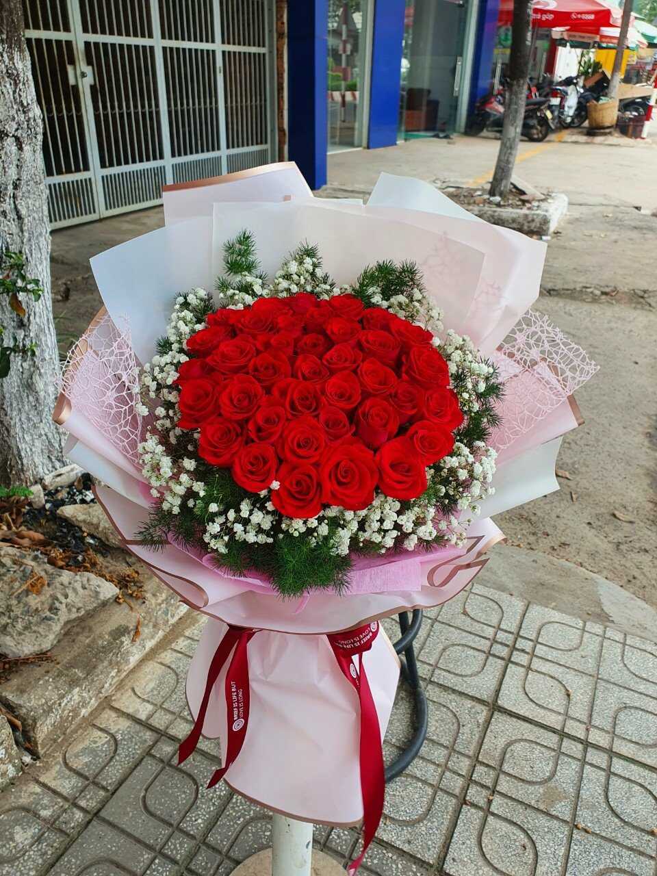 Bó hoa chúc mừng tại shop hoa tươi thị trấn Duyên Hải, Long Thành, Trà Vinh