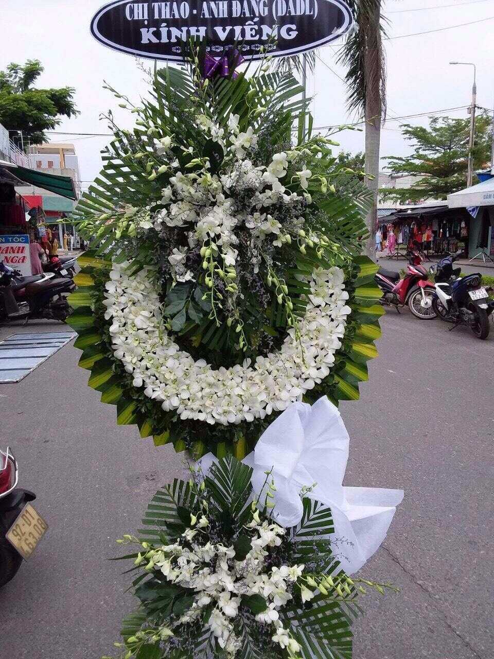 Hoa đám tang có tại tiệm hoa tươi thị trấn Duyên Hải, Long Thành, Trà Vinh