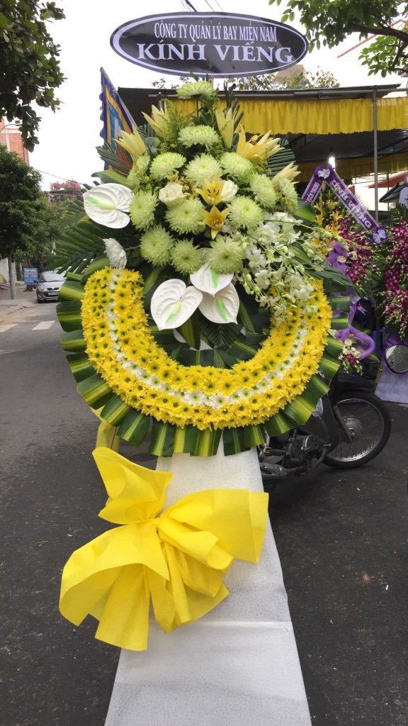 Kệ hoa đám tang ý nghĩa tại Shop hoa tươi Di Linh Lâm Đồng