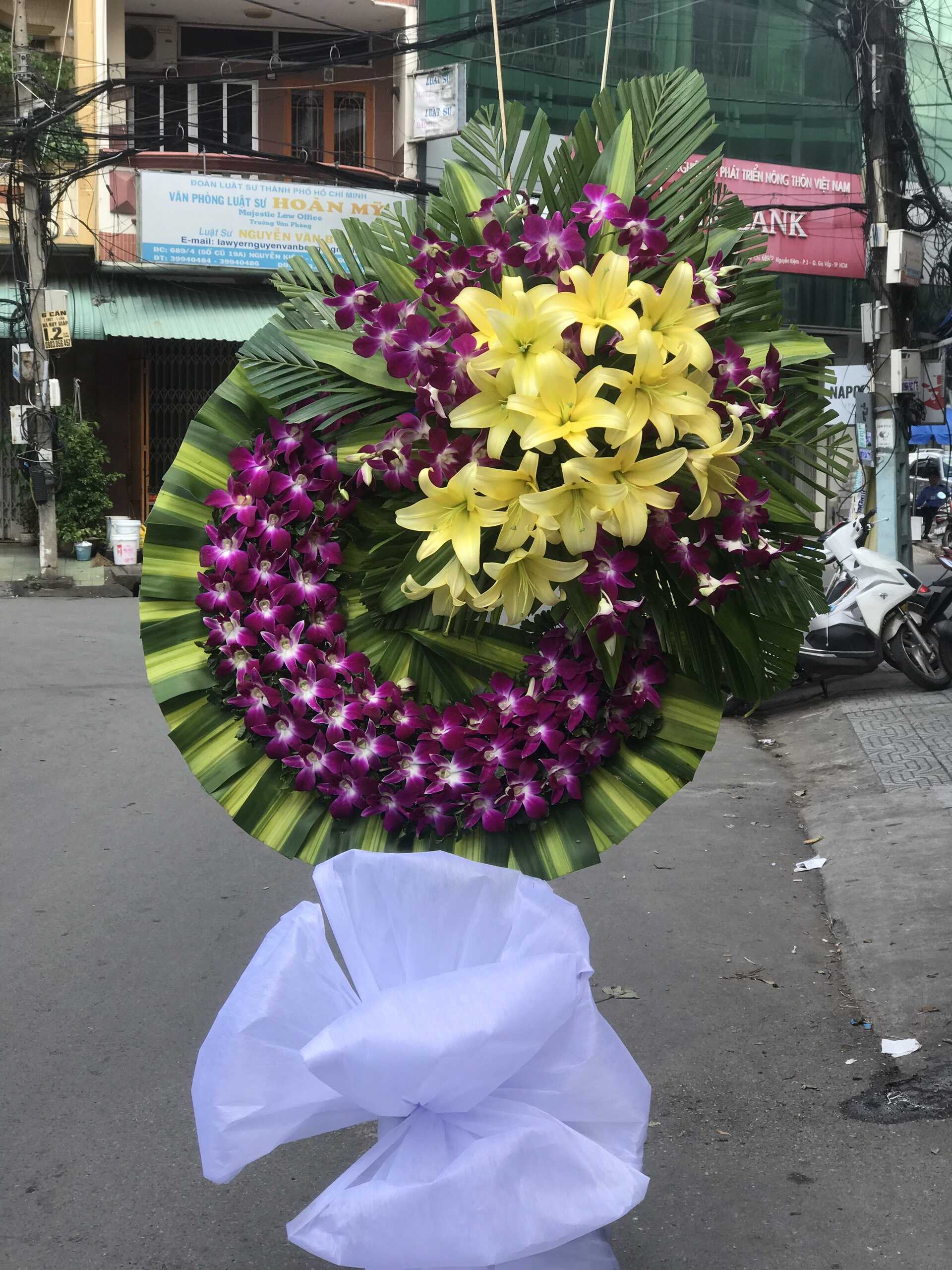 Hình ảnh hoa đám tang tại cửa hàng hoa