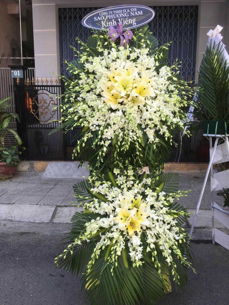 Mẫu hoa chia buồn tại tiệm hoa huyện Văn Lâm, Hưng Yên