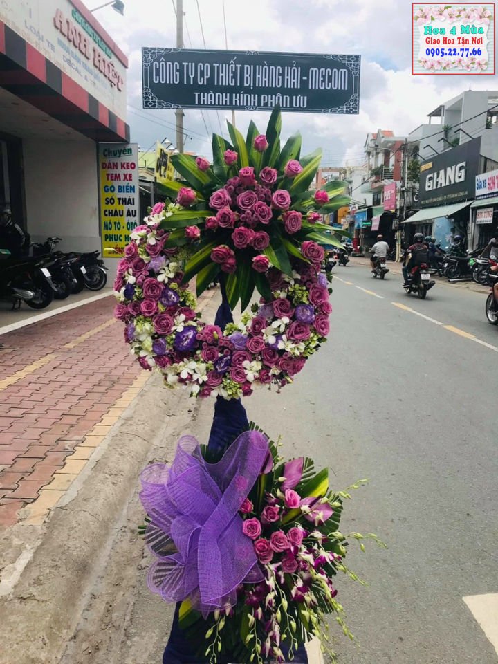 Mẫu hoa chia buồn tại tiệm hoa quận Hai Bà Trưng, Hà Nội