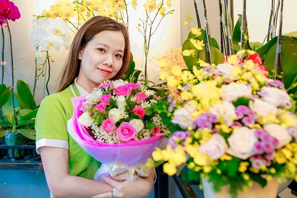 Cửa hàng Hoa 4 Mùa chuyên cung cấp hoa tươi huyện Bình Chánh với đội ngũ nhân viên chuyên nghiệp, tận tình