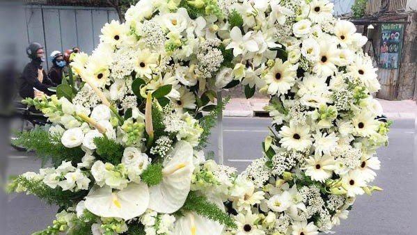 Mẫu hoa chia buồn tại tiệm hoa huyện Kim Thành, Hải Dương