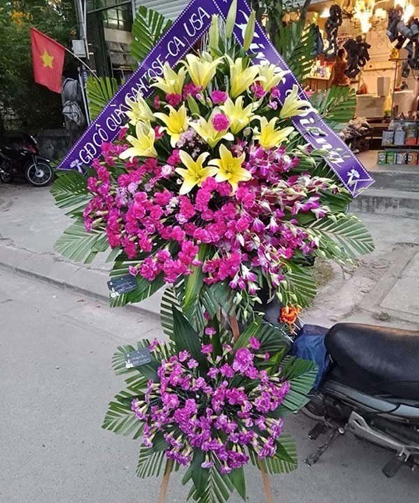 Kệ hoa chia buồn, tang lễ phổ biến tại shop Hoa4mua.vn Huyện Thanh Trì, Hà Nội