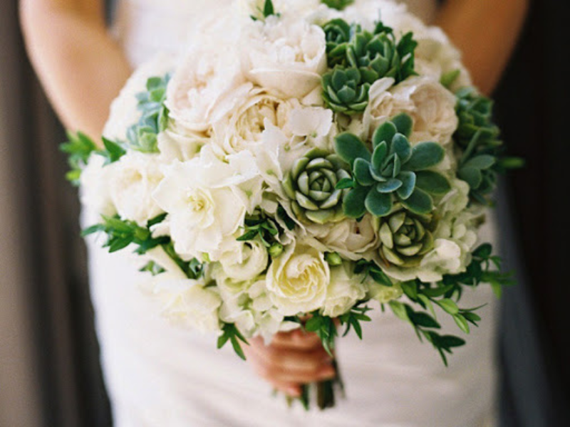 Chọn hoa cưới cầm tay phù hợp với trang phục cô dâu