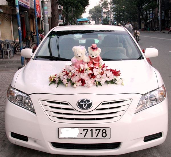 Trang trí xe hoa cưới với các phụ kiện đi kèm