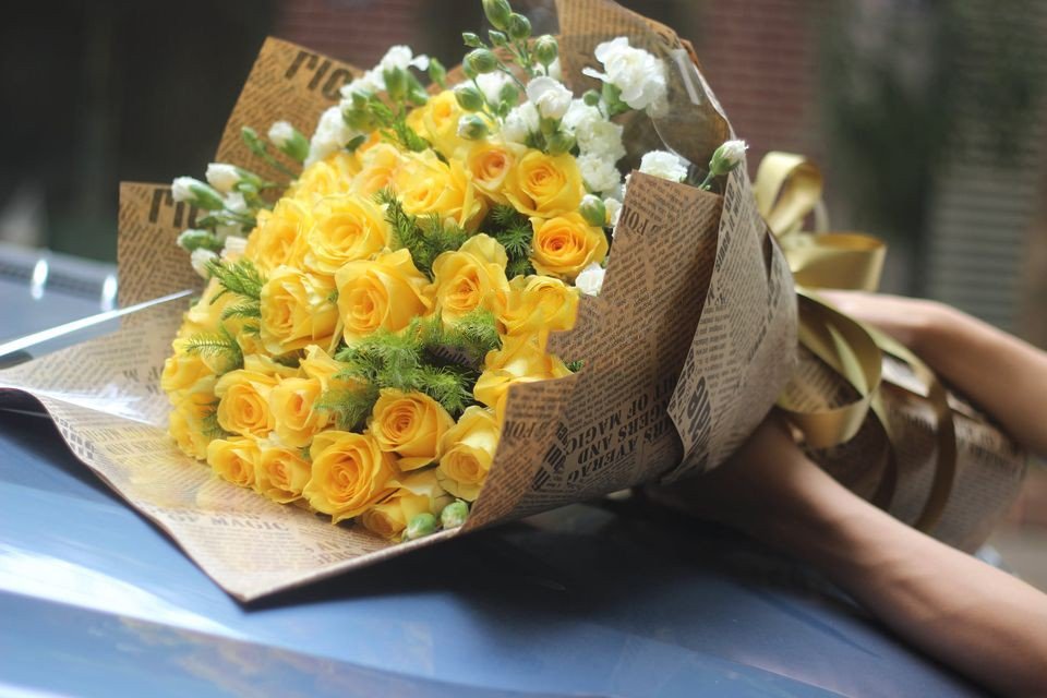 Hoa hồng vàng còn được ứng dụng để tặng vào dịp sinh nhật